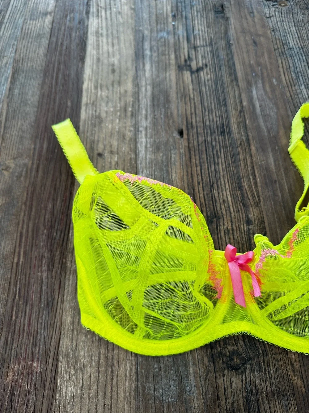 Freya bright neon